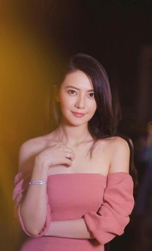 娱乐大爆料陈法蓉视频,娱乐大爆料背后的惊人真相 第1张 娱乐大爆料陈法蓉视频,娱乐大爆料背后的惊人真相 第1张